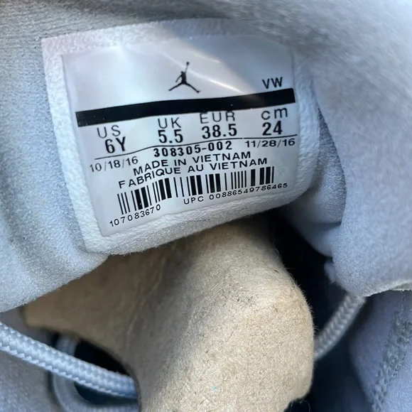 Jordan 12 Wolf Grey Low - Picture 5 of 8